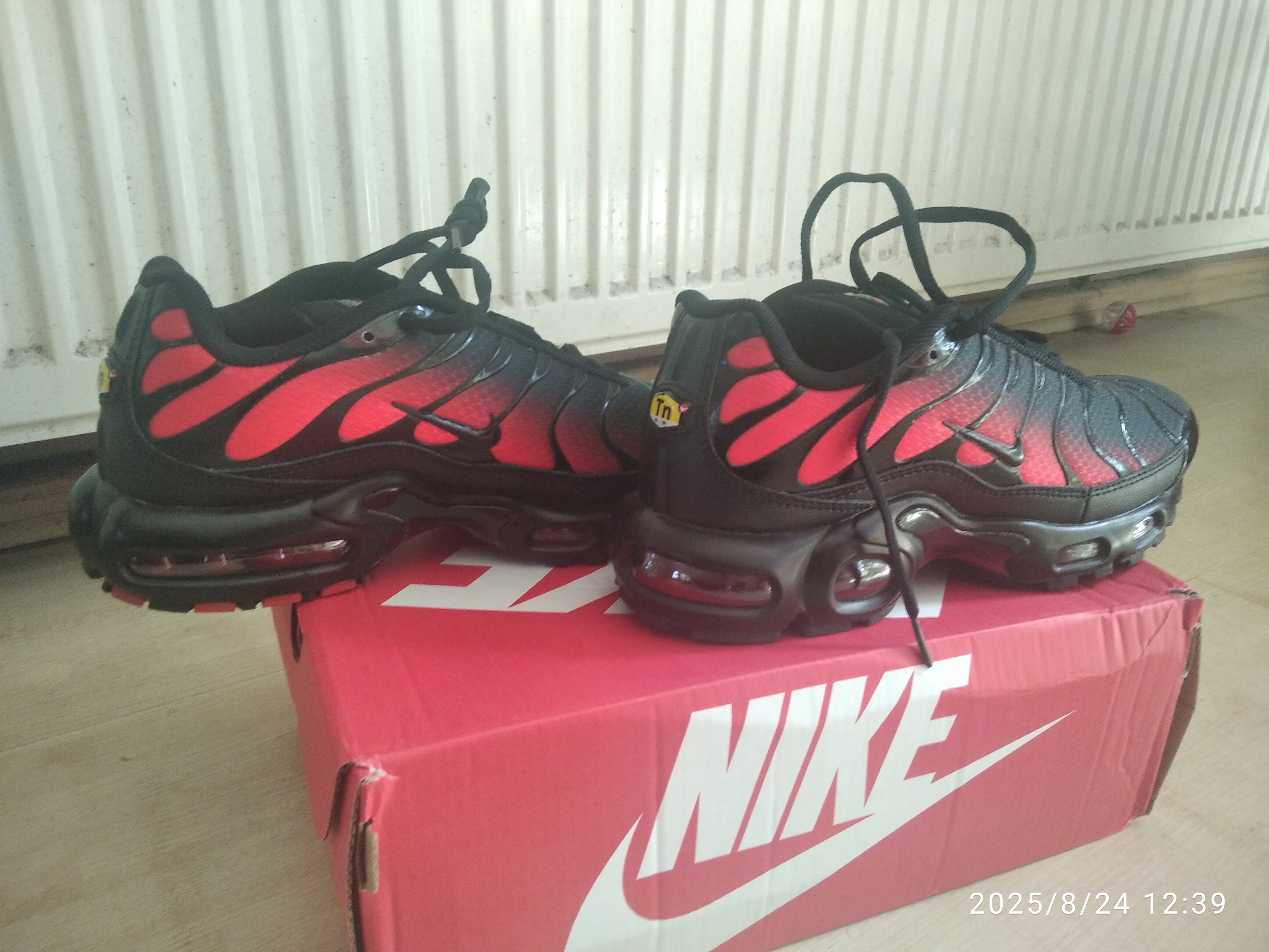 Nike Tn Black Red